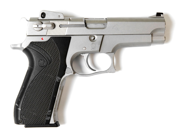 S&W Model 5906