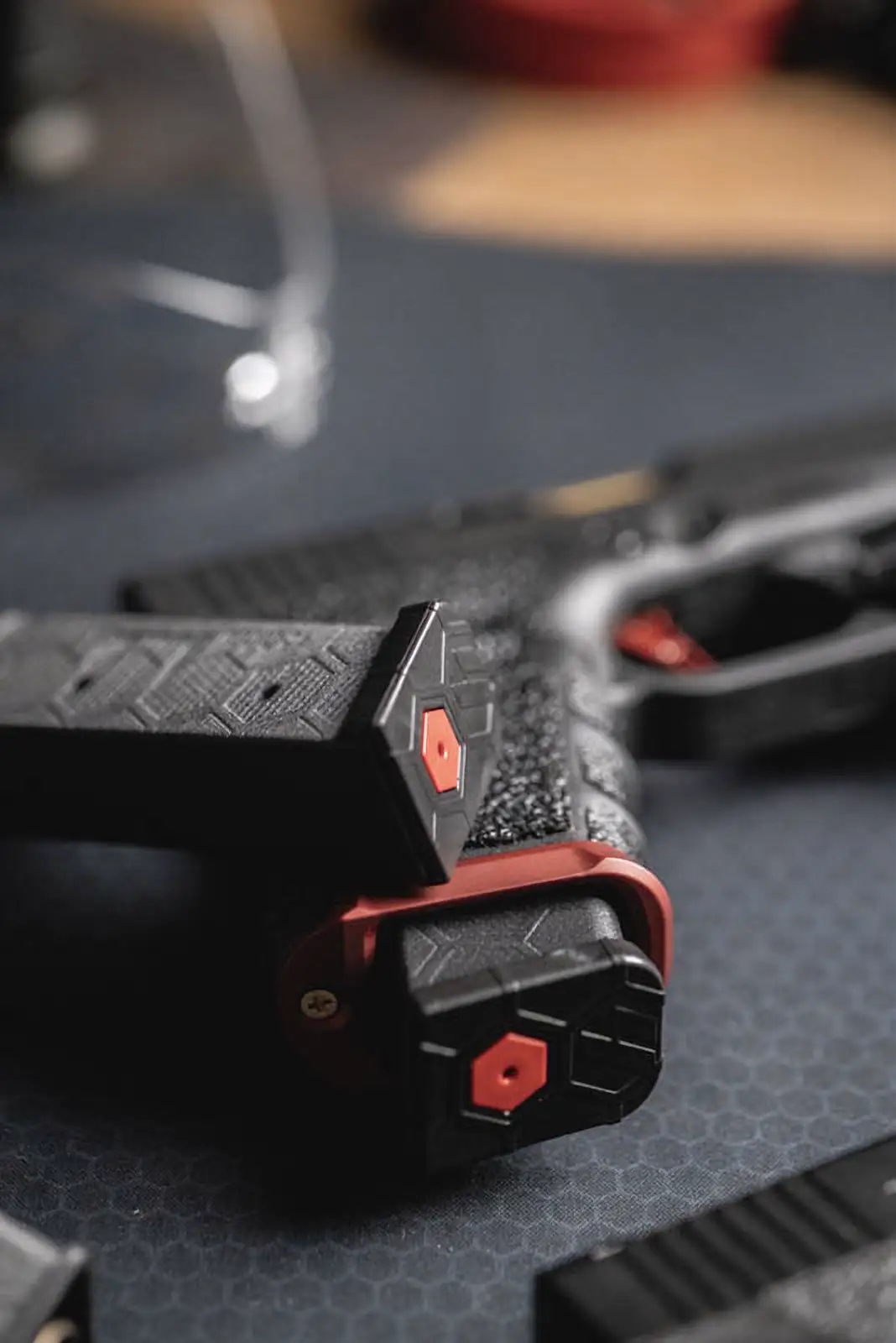 Hexmag Series 2 Carbon Fiber Glock 17 9mm 17 Round Magazine HX17GLKS2CFC-img-5